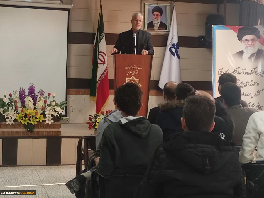 همایش کار و اشتغال با حضور مدیر کل کار،تعاون و رفاه اجتماعی استان همدان برگزار گردید. 4
