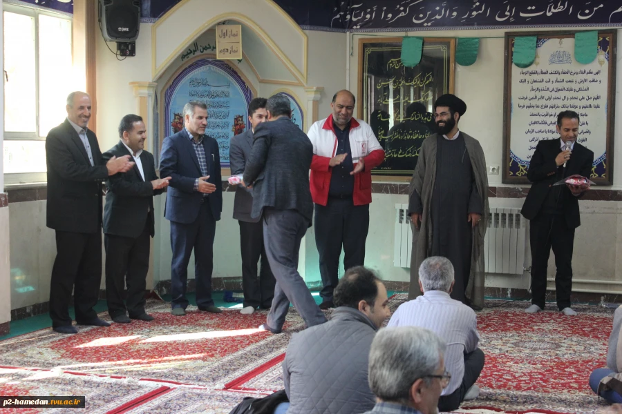 جلسه حلقه صالحین اساتید و کارمندان آموزشکده فنی شهید جباریان برگزار گردید .  4