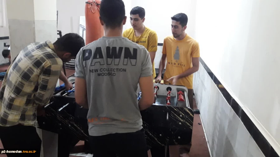مسابقات ورزشی به مناسبت هفته خوابگاه ها در خوابگاه آموزشکده فنی شهید جباریان برگذار گردید . 3