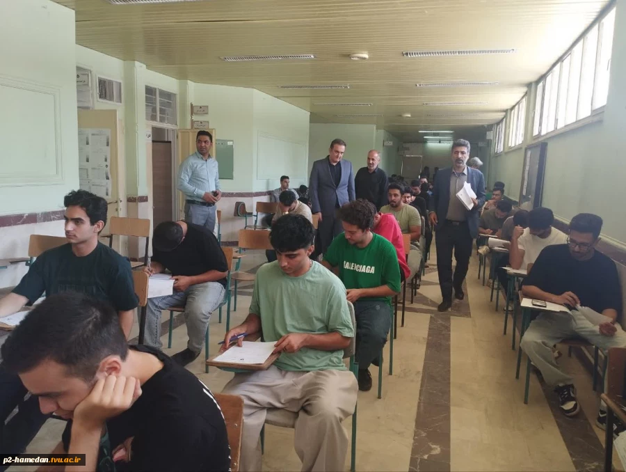 بازدید دکتر کاظمی، رئیس دانشگاه ملی مهارت استان همدان از روند برگزاری امتحانات در آموزشکده شهید جباریان 2