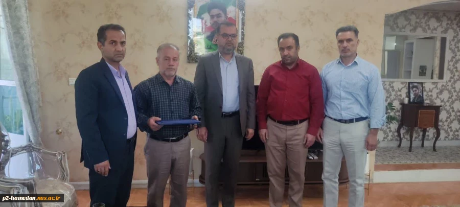 به مناسبت هفته دفاع مقدس انجام شد . 
دیدار با خانواده شهید جنگ 12 روزه  2