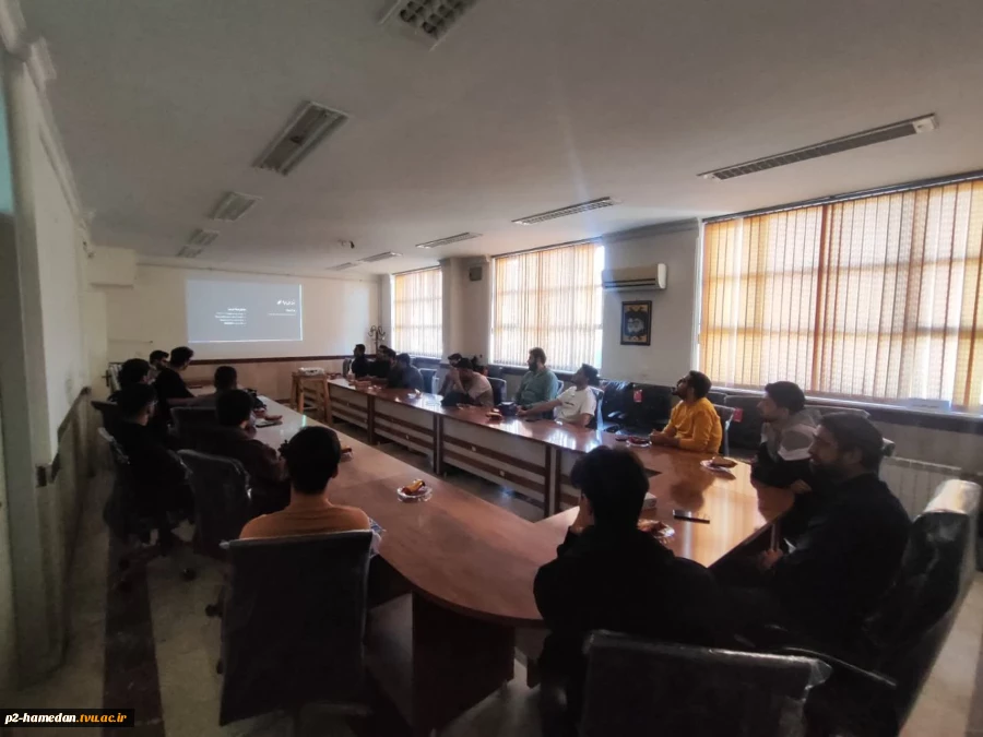 سمینار آشنایی با زبان برنامه‌نویسی پایتون برگزار شد. 3