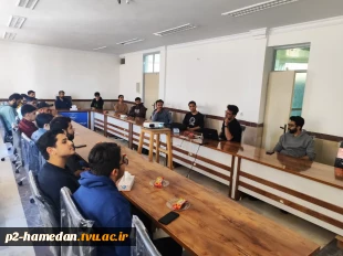 سمینار آشنایی با زبان برنامه‌نویسی پایتون برگزار شد. 4