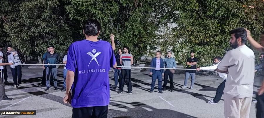 مسابقه طناب کشی به مناسبت هفته تربیت بدنی و ورزش برگزار شد . 2