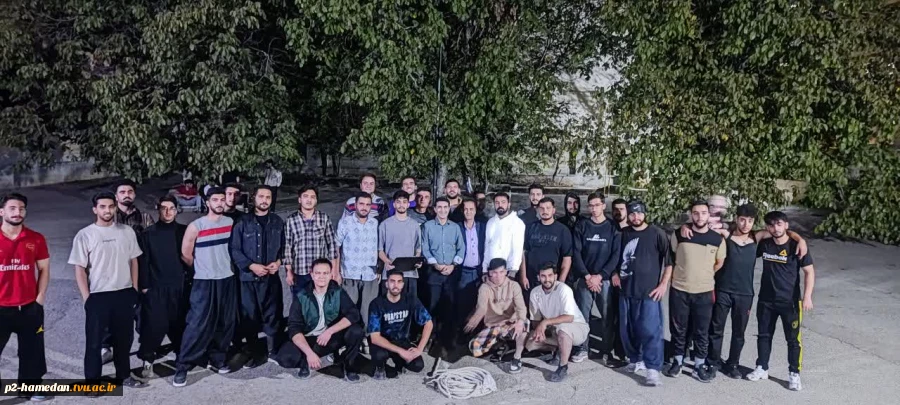 مسابقه طناب کشی به مناسبت هفته تربیت بدنی و ورزش برگزار شد . 3