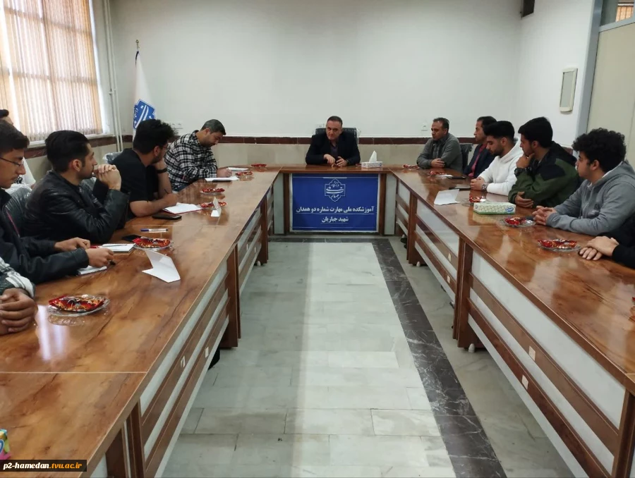 جلسه انجمن علمی با حضور ریاست دانشگاه ملی مهارت استان همدان برگزار شد. 6